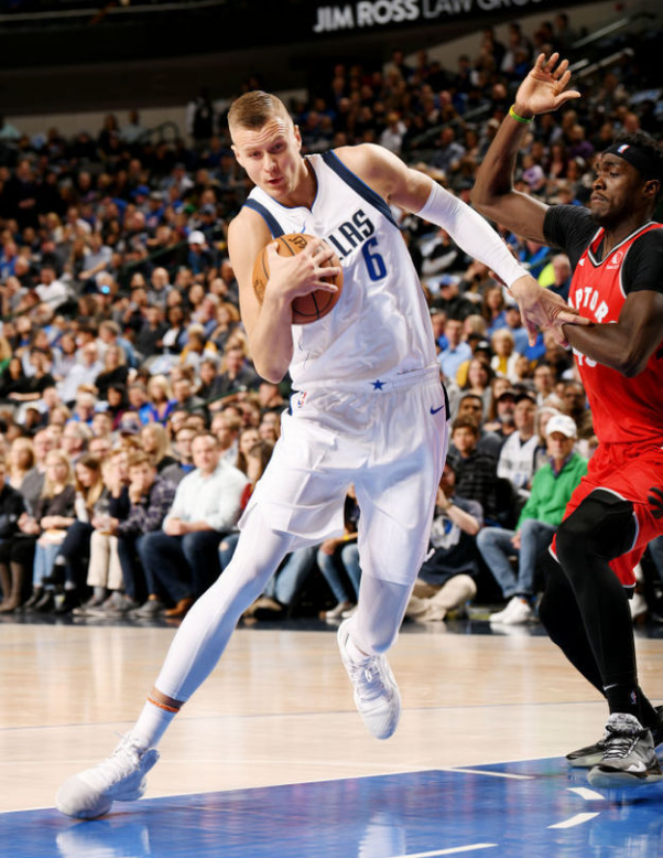 包含冲刺阶段欧联焦点战，瓦伦西亚手感冰凉，震撼外界，控场能力受关注的词条