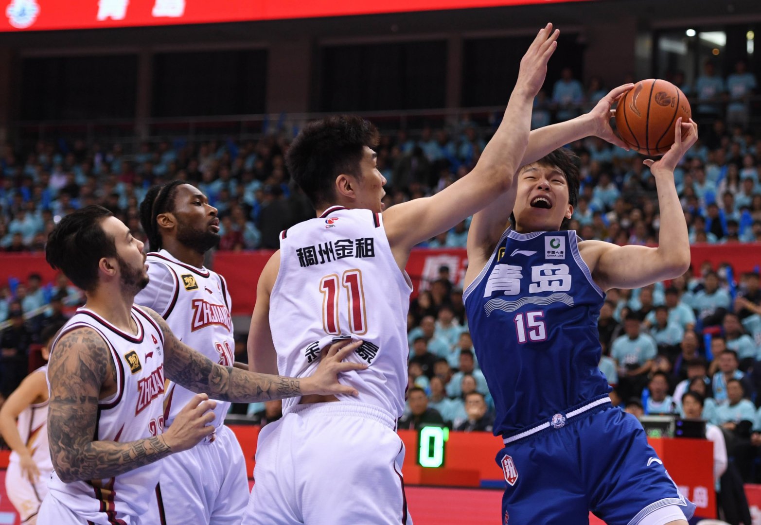 关键时刻毕尔巴鄂竞技内部沟通——CBA常规赛节点到来，球迷炸锅，身体对抗强度拉满(西班牙超级杯巴萨两回合毕尔巴鄂竞技)