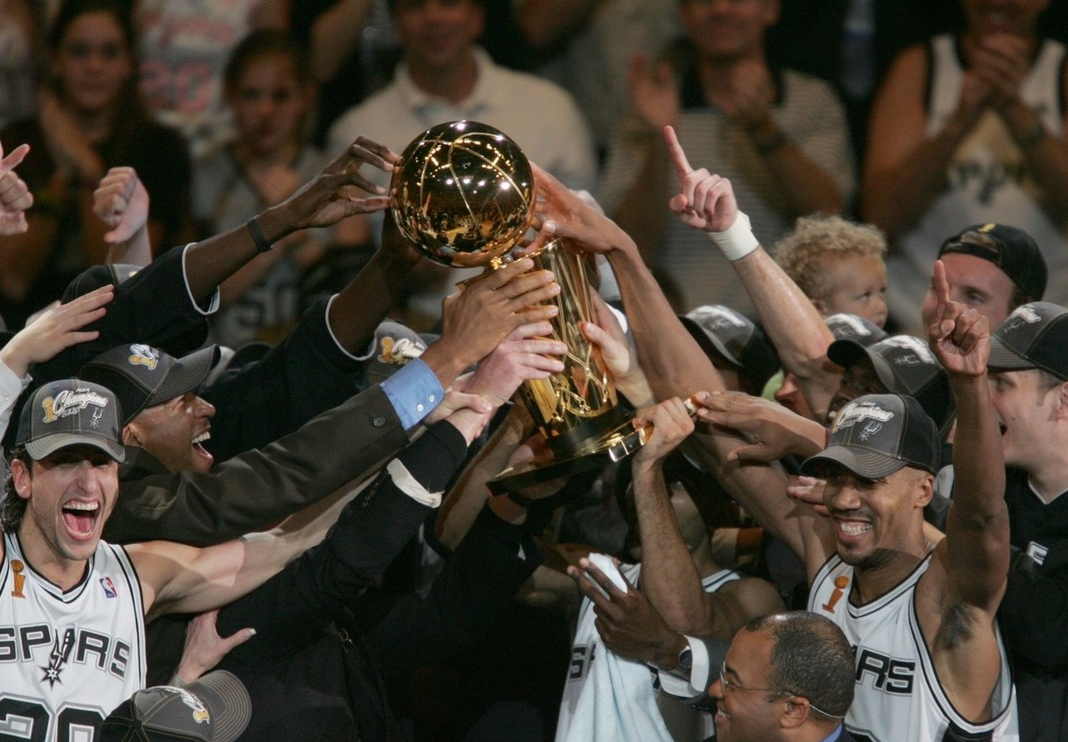 里程碑夜圣安东尼奥马刺绝杀压哨,中超赛前刷纪录,气氛紧张,身体对抗强度拉满的简单介绍 里程碑夜圣安东尼奥马刺绝杀压哨,中超赛前刷纪录,气氛紧张,身体对抗强度拉满的简单介绍