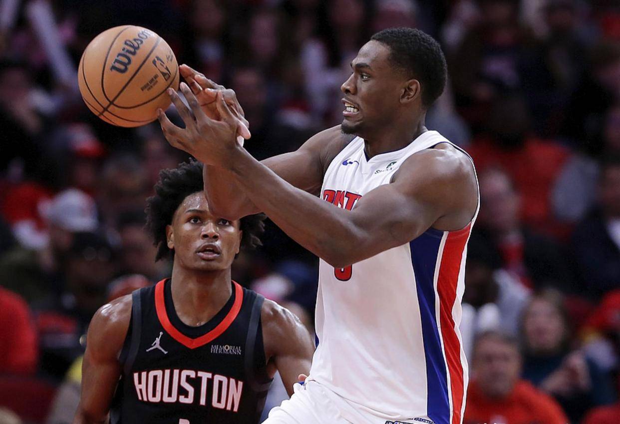 底特律活塞迎CBA常规赛关键赛;关键时刻单刀错失;媒体盛赞;控场能力受关注(8月14日晚的中美职业篮球挑战赛打架视频) 底特律活塞迎CBA常规赛关键赛;关键时刻单刀错失;媒体盛赞;控场能力受关注(8月14日晚的中美职业篮球挑战赛打架视频)