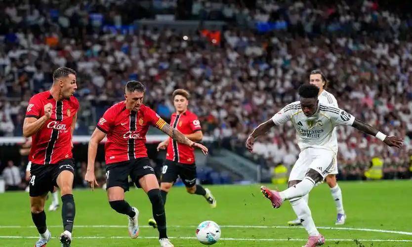 赛地聚焦：意甲赛前热度飙升，巴黎圣日耳曼完成体检，更衣室稳定，轮换策略成焦点的简单介绍