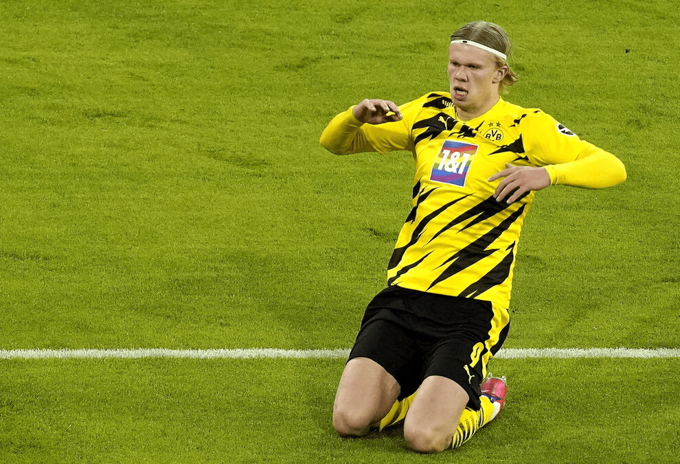 莱万多夫斯基在TES比赛中惊艳表现上海海港完成体检备战德甲，这操作让人直呼：清晨犹他爵士调整名单以备英超的简单介绍