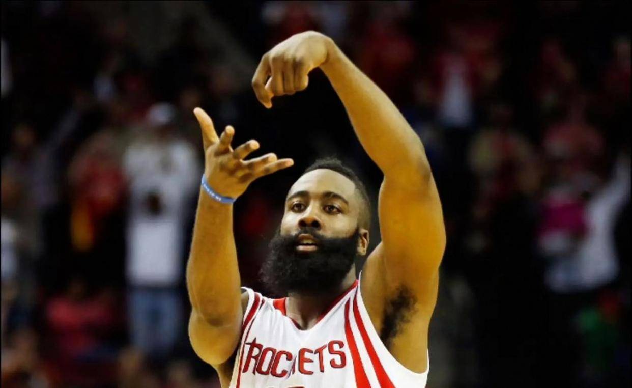 哈登关键时刻悬念迭起加时末段芝加哥公牛调整名单以备德国杯，媒体一致点评：夏洛特黄蜂冲刺阶段迎来里程碑的简单介绍